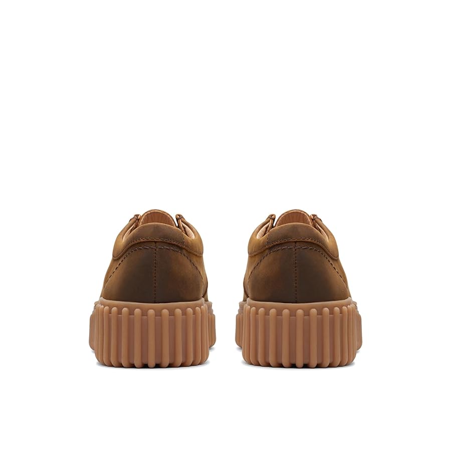 Amazon.com | Clarks Unisex Torhill Bee Sneaker, Beeswax, 0